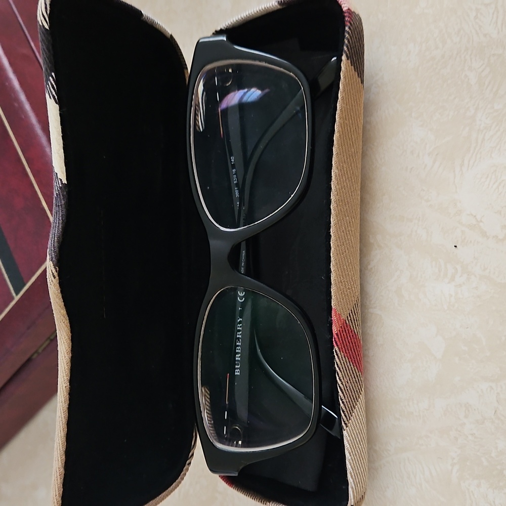 Burberry Eyeglasses & Hard Case & Cleaning Cloth. - Picture 10 of 10